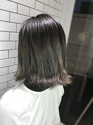 ミディアム カラー レイヤー　べージュ 白石研太のヘアスタイル