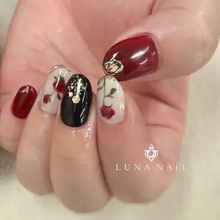 ネイル アトリエ　ミモザ所属・いまむら あかりのネイルデザイン