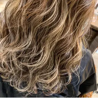 ロング ブリーチなしダブル/ レイヤーカット 小棹のヘアスタイル