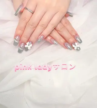 ネイル pink ladyサロン所属・べ にのネイルデザイン