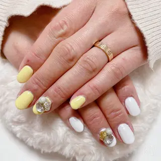 ネイル The Best Beauty受付担当のヘアスタイル