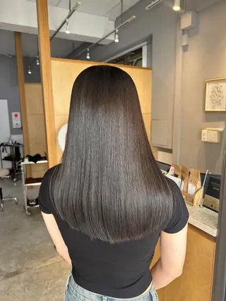 ミディアム miloc MOMOKAのヘアスタイル