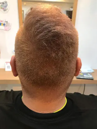 カラー Clochette所属・江原 通仁のヘアスタイル