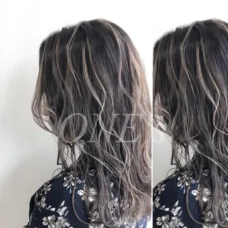 ミディアム カラー JuNブリーチに 縮毛矯正するプロのヘアスタイル