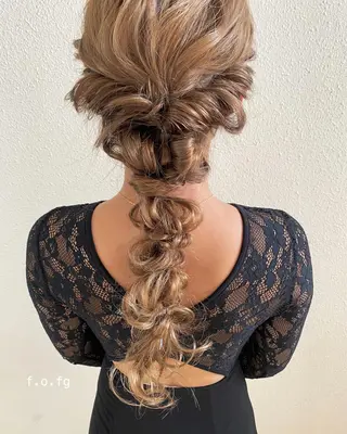 ロング ヘアアレンジ ツキノキ ミナのヘアスタイル