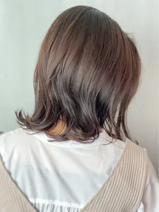 ミディアム カラー 能登谷 きよのヘアスタイル