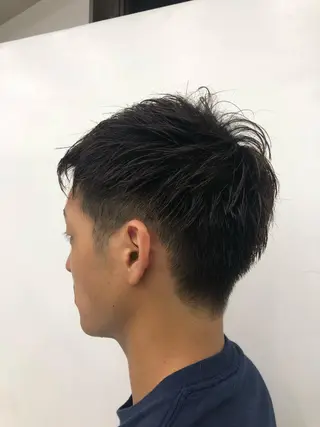 ショート メンズ 白髪ぼかしハイライト めさきすずなのヘアスタイル