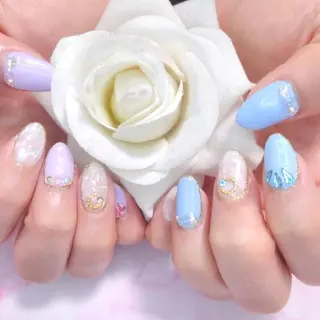 ネイル エステとネイル ローズコンフォートのネイルデザイン