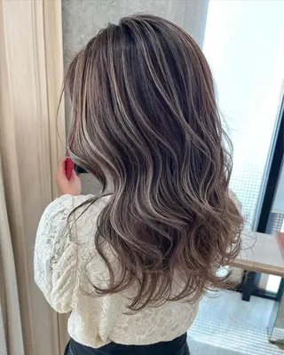 ロング カラー ヘアアレンジ サソウ ユリエ🥥のヘアスタイル
