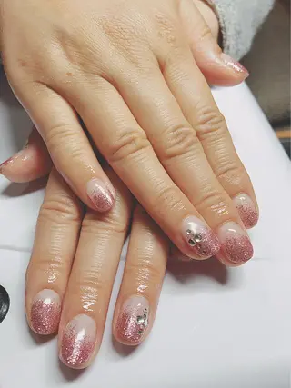 ネイル サロンR所属・岡田 美保のネイルデザイン