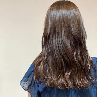 セミロング カラー レイヤー/ブリ ーチ/ 岡本美優のヘアスタイル