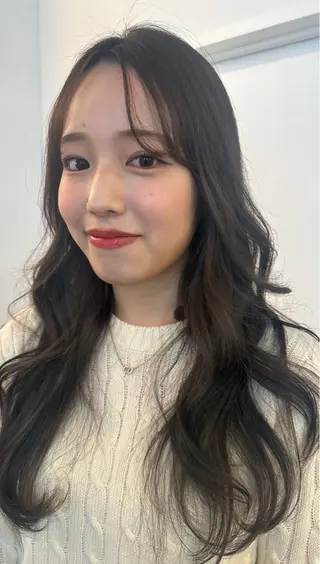 ロング オノ アイラのヘアスタイル