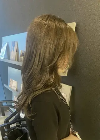 ロング カラー 岸田 奈々/ 艶髪/トレンドカラーのヘアスタイル