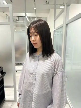 ミディアム カラー オリーブ/アッシュ やわらか透明感カラーのヘアスタイル