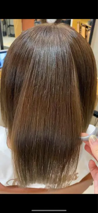 ミディアム あやめ【顔まわり/レ イヤー/柔らかカラ】のヘアスタイル