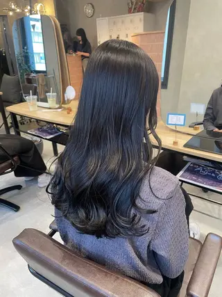 ロング カラー イヌマル アユ / Fier umedaのヘアスタイル