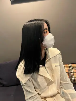 セミロング カラー NERO 眞下秋歩のヘアスタイル