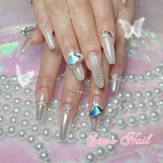 ネイル Queening 🦋のネイルデザイン