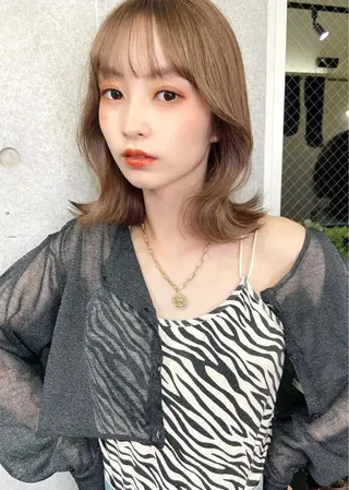 ミディアム レイヤーカット、 大人可愛い　中村美羅のヘアスタイル
