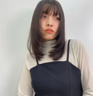 セミロング カラー 飯ヶ谷 成海のヘアスタイル