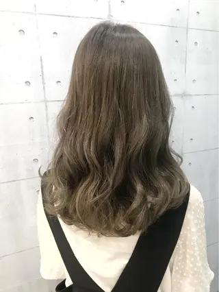 セミロング カラー 高木 麻知子のヘアスタイル
