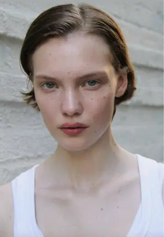 ショート カラー 抜け感のあるカラーと 映画美容師/yujiのヘアスタイル