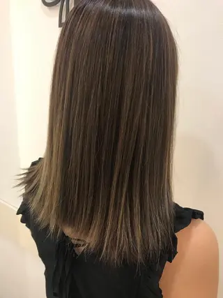 ミディアム yukari 艶髪ヘアのヘアスタイル