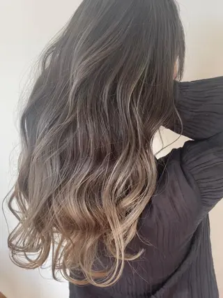 ロング lico 新札幌所属・Lilly リリィのヘアスタイル