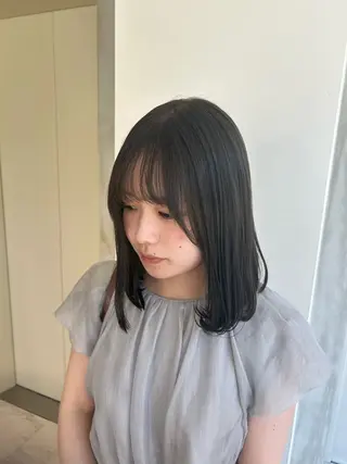 ミディアム ひなの🩵🫧 透明感/艶カラーのヘアスタイル