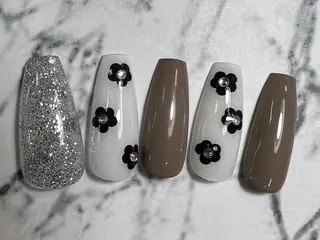 ネイル ❤️💛🩵京橋 痛ネイル⭐️3Dのネイルデザイン