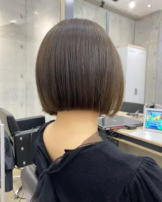 ショート カラー オリーブ/アッシュ やわらか透明感カラーのヘアスタイル