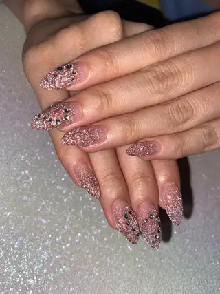 ネイル Flowerネイルサロン所属・. yukiのネイルデザイン