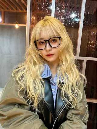 ロング L STUDIO所属・ハイトーン/ブリーチ 🧁soraのヘアスタイル