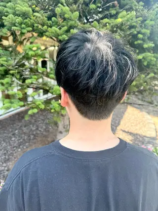 メンズ 𝒇𝒍𝒂𝒕/ 𝐇𝐈𝐍𝐀のヘアスタイル