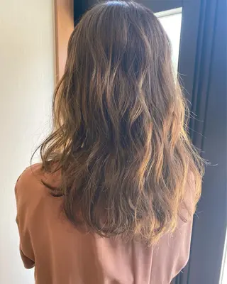 ロング カラー 六本松航空所属・金原 愛珠のヘアスタイル