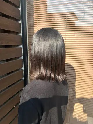 ミディアム ボブ/切りっぱなし/ 艶カラー/吉川清保のヘアスタイル