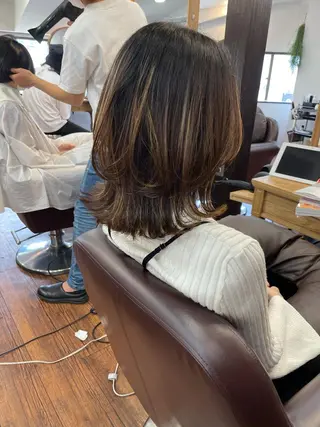 ミディアム レイヤーカット、 大人可愛い　中村美羅のヘアスタイル