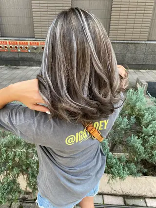 ミディアム カラー tre/e'所属・橋本 昇平のヘアスタイル