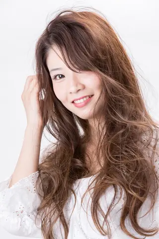 ロング graxi'    グラシー所属・ブリーチ/ハイトーン SERINAのヘアスタイル