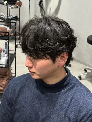 ショート カラー パーマ メンズ 【シャドウパーマ センターパート】義心のヘアスタイル