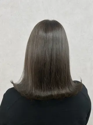 ミディアム カラー 澤木 愛美のヘアスタイル