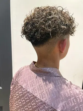 ショート パーマ 🌈艶カラー× メンズパーマ永埜🌈のヘアスタイル