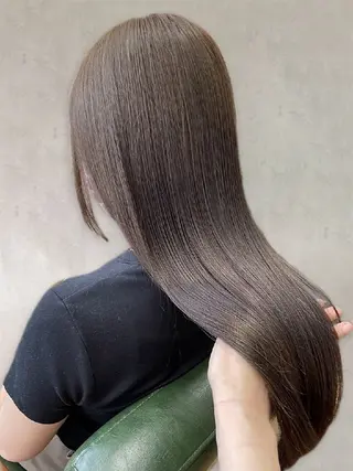 ロング 安楽 千恵子のヘアスタイル