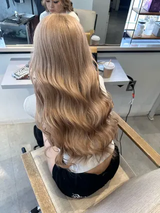 ロング Maria 梅田/デザインカラーのヘアスタイル