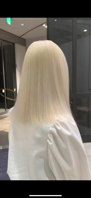 ミディアム カラー サロウィン(SALOWIN)原宿iori店所属・れい🫧 ハイトーン特化のヘアスタイル