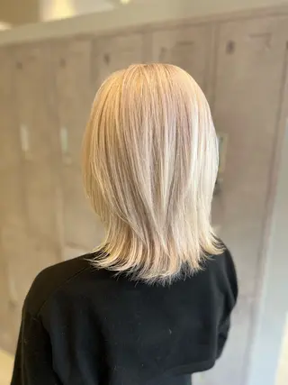 ミディアム 小池 夏美のヘアスタイル