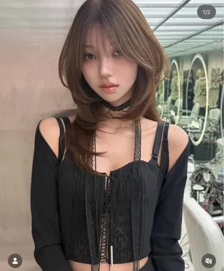 ミディアム がわ/レイヤー /中顔面短縮カットのヘアスタイル