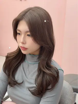 ロング カラー マイカ 🤍のヘアスタイル