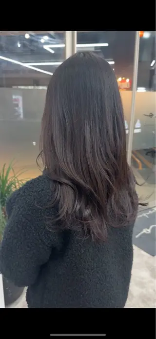 セミロング 秋山 七海のヘアスタイル
