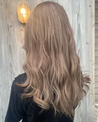 セミロング bluem所属・山西 真琴のヘアスタイル